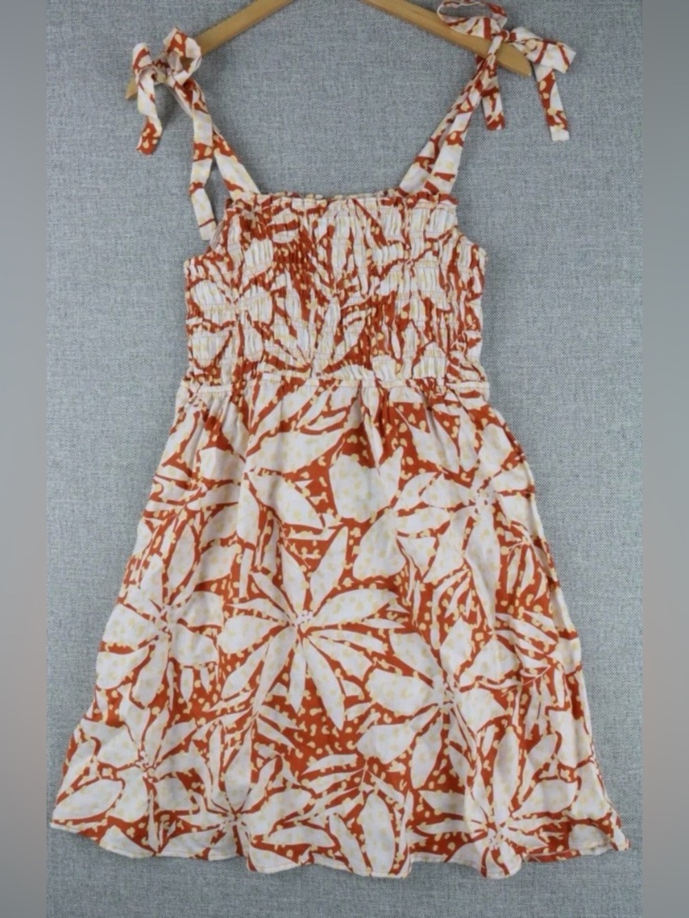 Nicole Miller size S Tan/Cream Floral 100% Linen Smocked Bodice Dress Tie Strap
